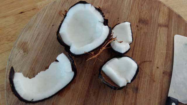 kokosnuss-aufgeschlagen